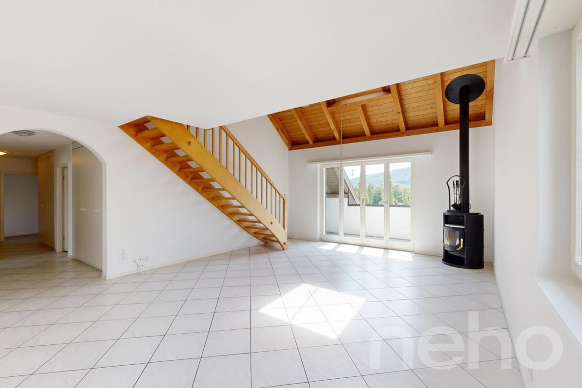 Grosszügige Maisonette mit Galerie, Aareblick und Schwedenofen