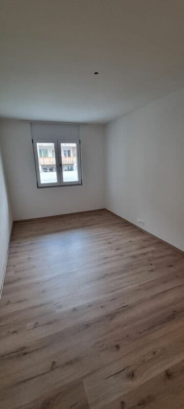 Moderne 4.5-Zimmer-Wohnung mit Balkon in ruhiger Lage