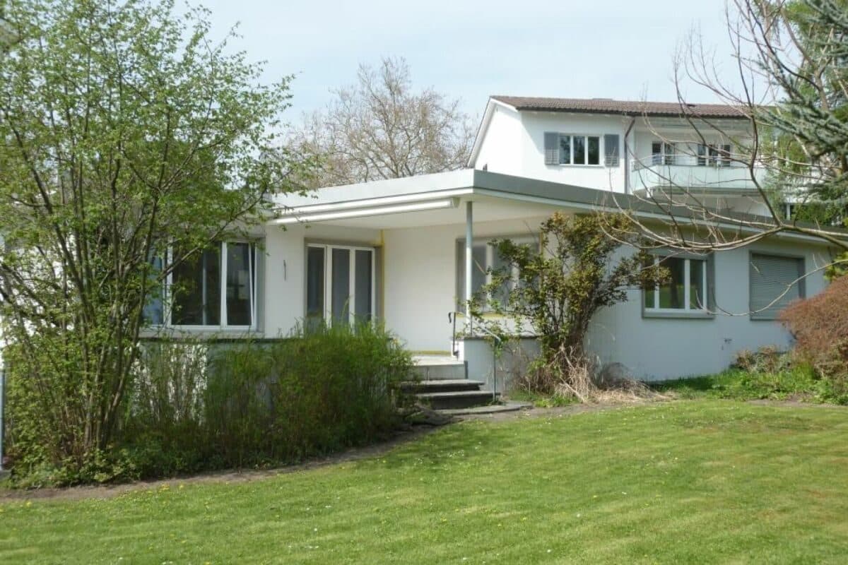 Luxuriöses Einfamilienhaus mit grosser Gartenanlage und viel Privatsphäre