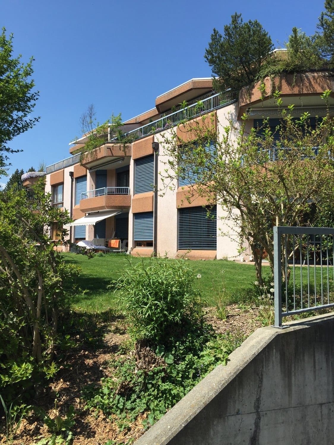 Attraktive 4.5- Zimmerwohnung im Erdgeschoss