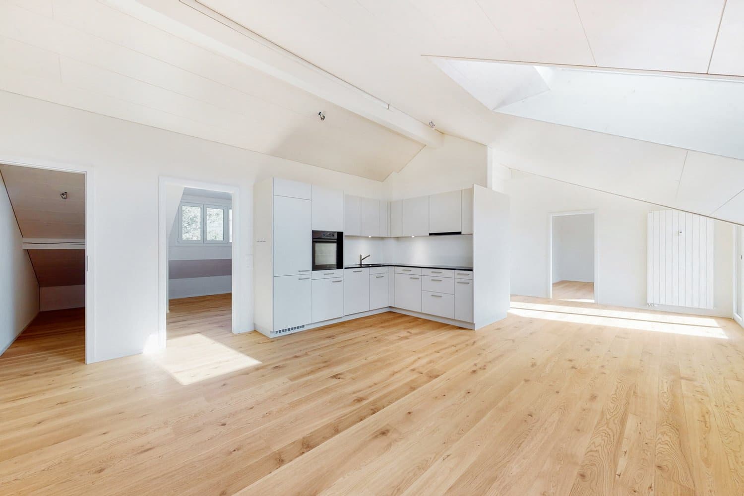 Topmoderne Dachwohnung in bester Lage sucht Nachmieter per 01.04.2026