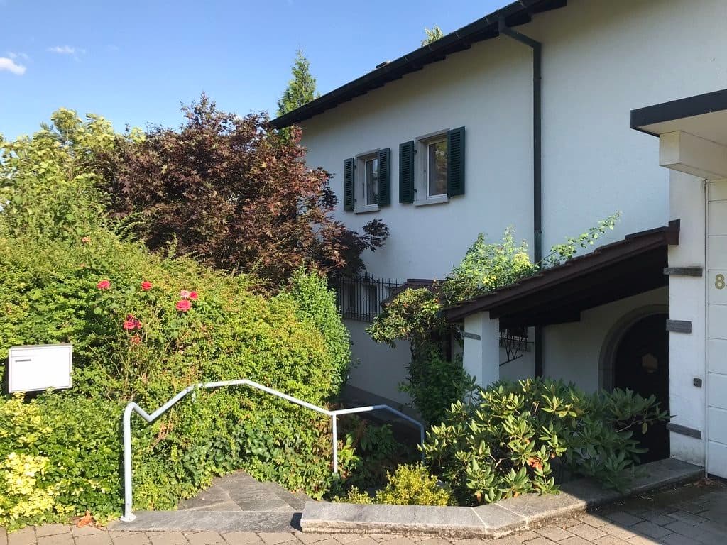 Charmantes Einfamilienhaus mit Panoramablick und Garten an bester Lage
