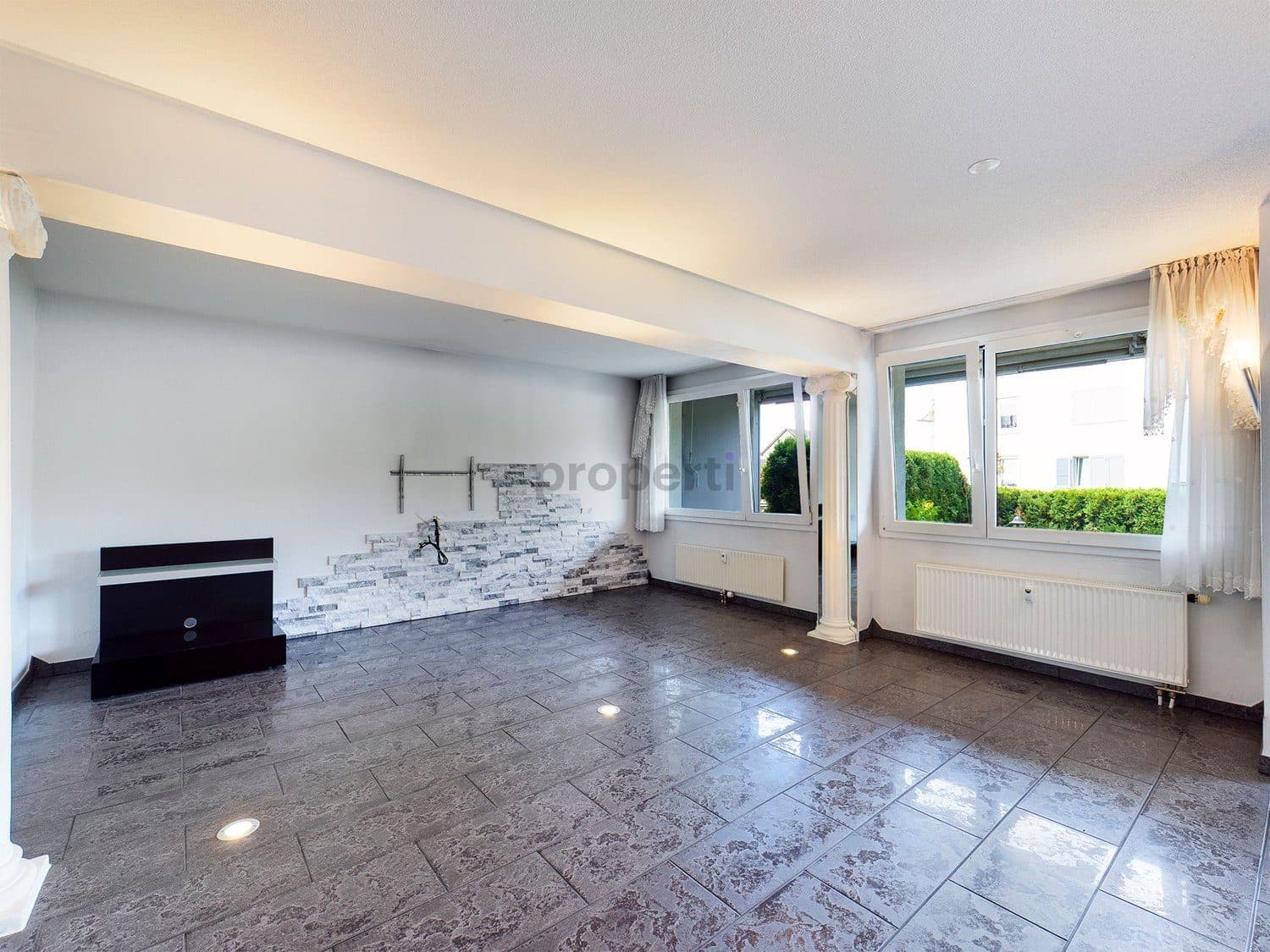 WOHNTRAUM MIT MODERNEM AUSBAU UND GRÜNFLÄCHE