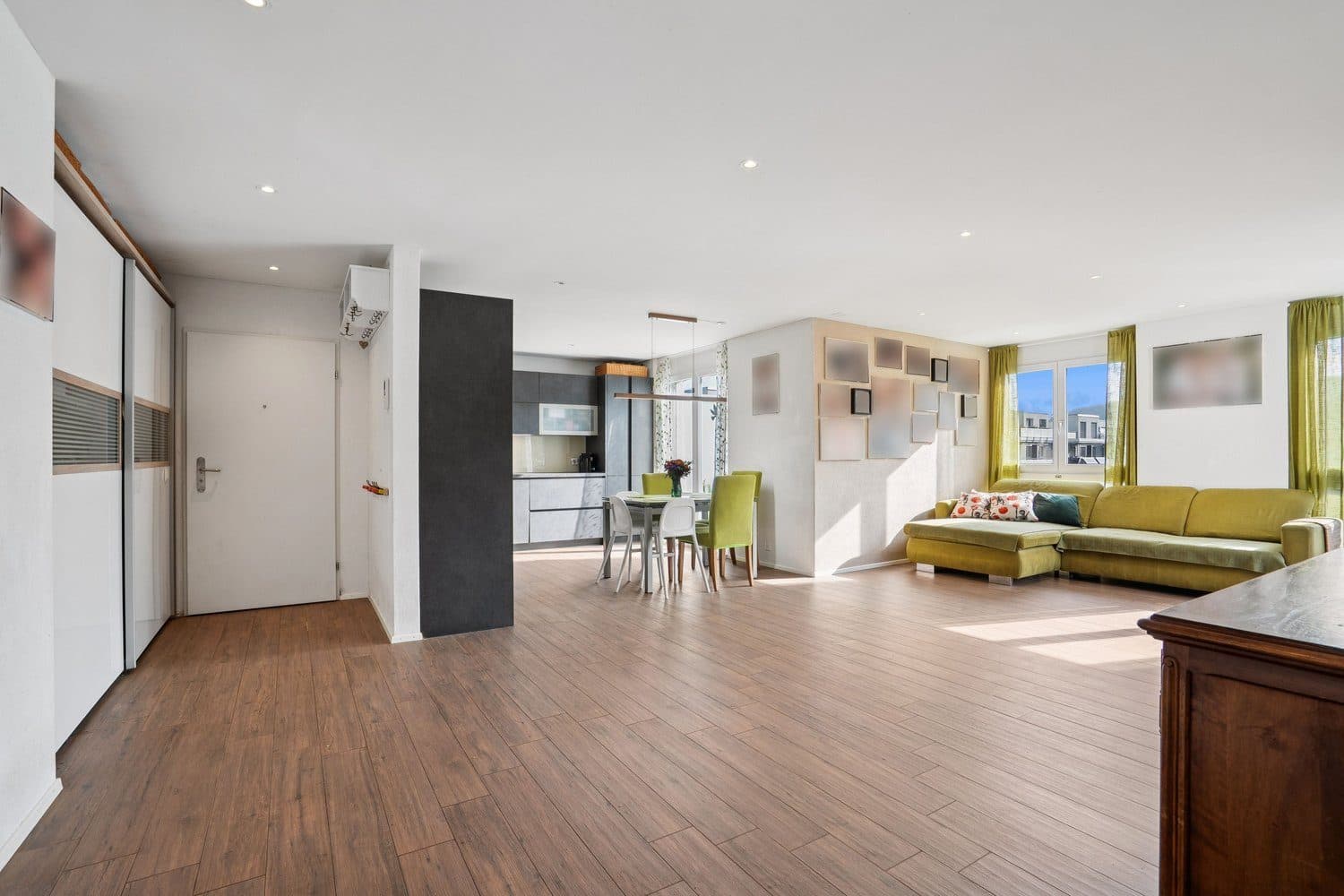 4.5-Zi.-Attika mit 65 m² Terrasse & Weitsicht, Weiach kaufen