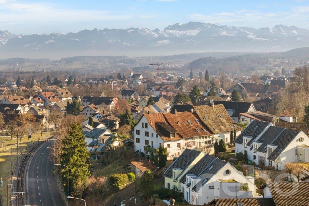 6.5-Zimmer-Eckreihenhaus mit Weitsicht, grossem Garten und Geschichte
