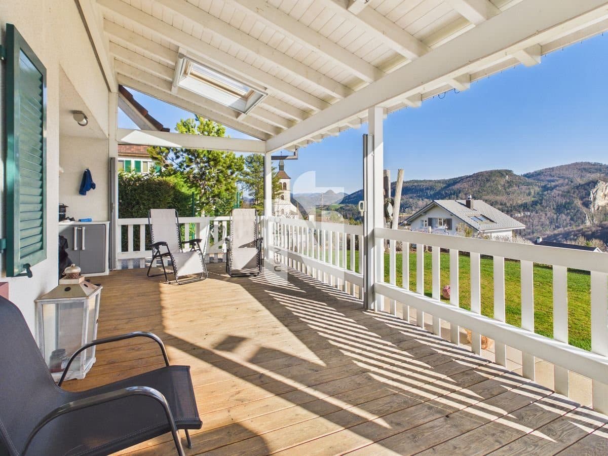 Modern renoviertes autarkes Haus mit riesiger Terrasse und atemberaubendem Ausblick