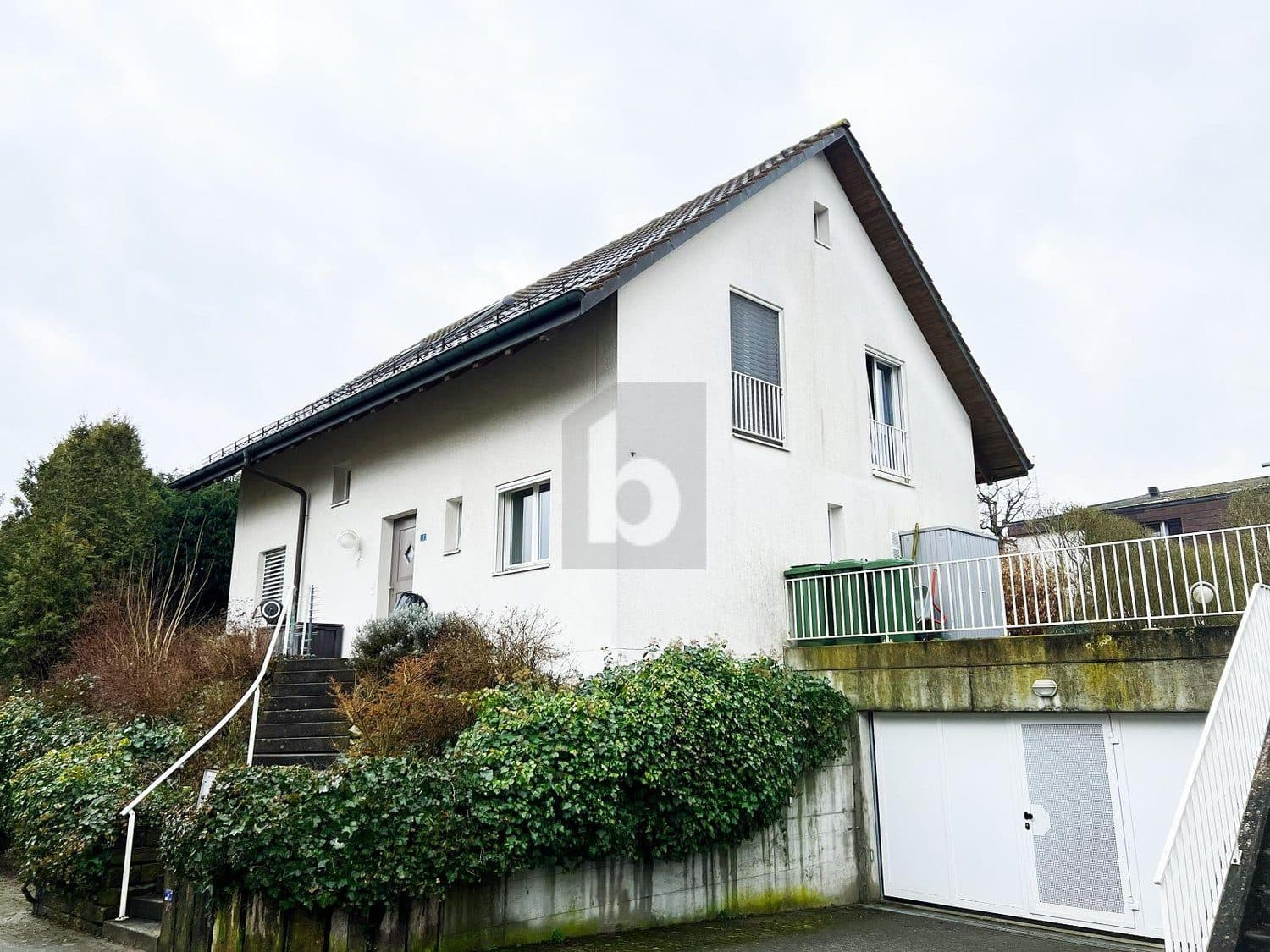 FAMILIENFREUNDLICH MIT GARTEN UND VIEL PLATZ!