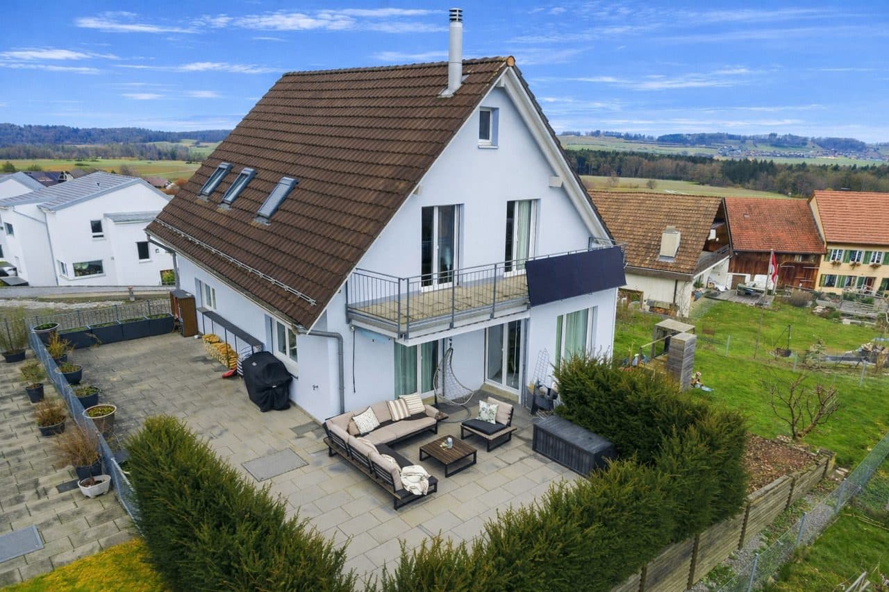 Top erhaltenes 5.5 Einfamilienhaus mit grosszügigem Umschwung