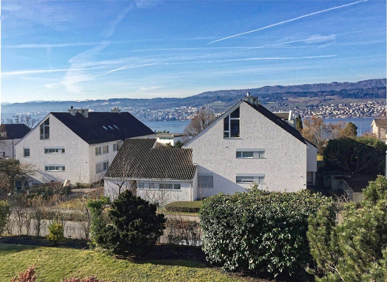 Wunderschöne Seesicht, viel Privatsphäre und grosses Potenzial!