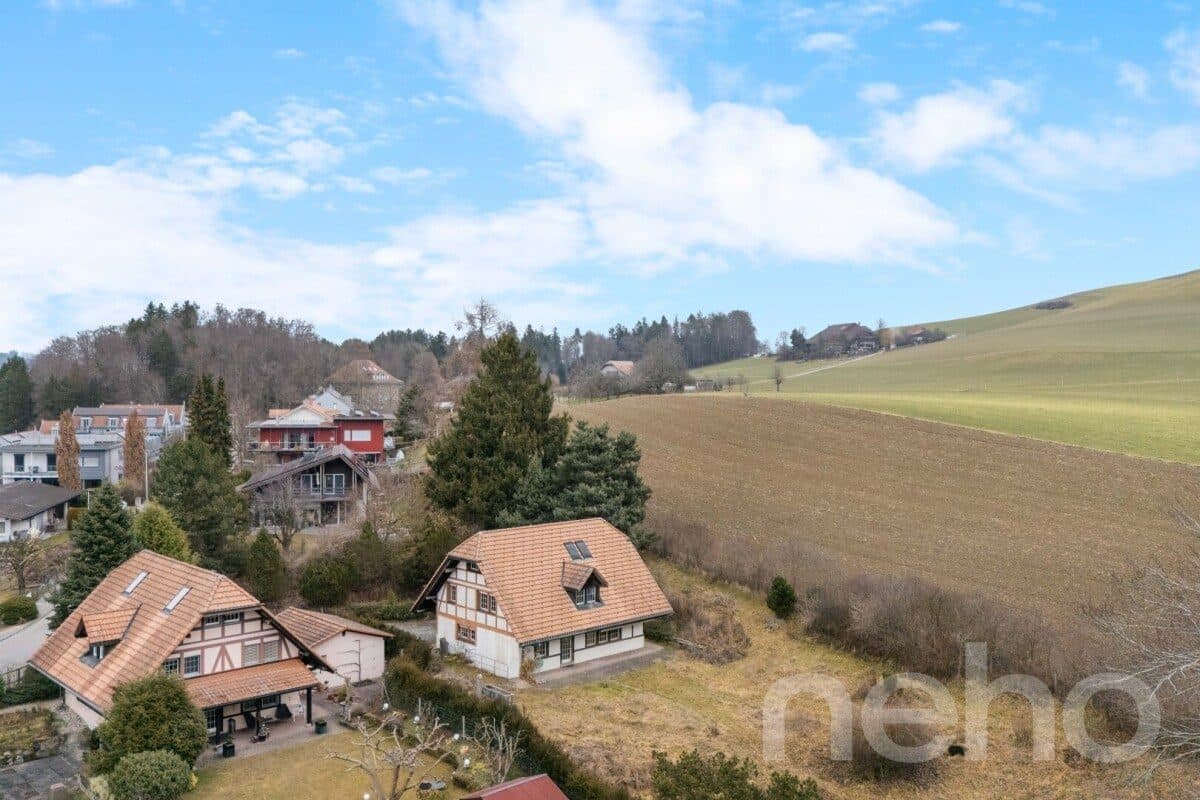 Charmantes Landhaus mit grossem Grundstück und Naturanschluss