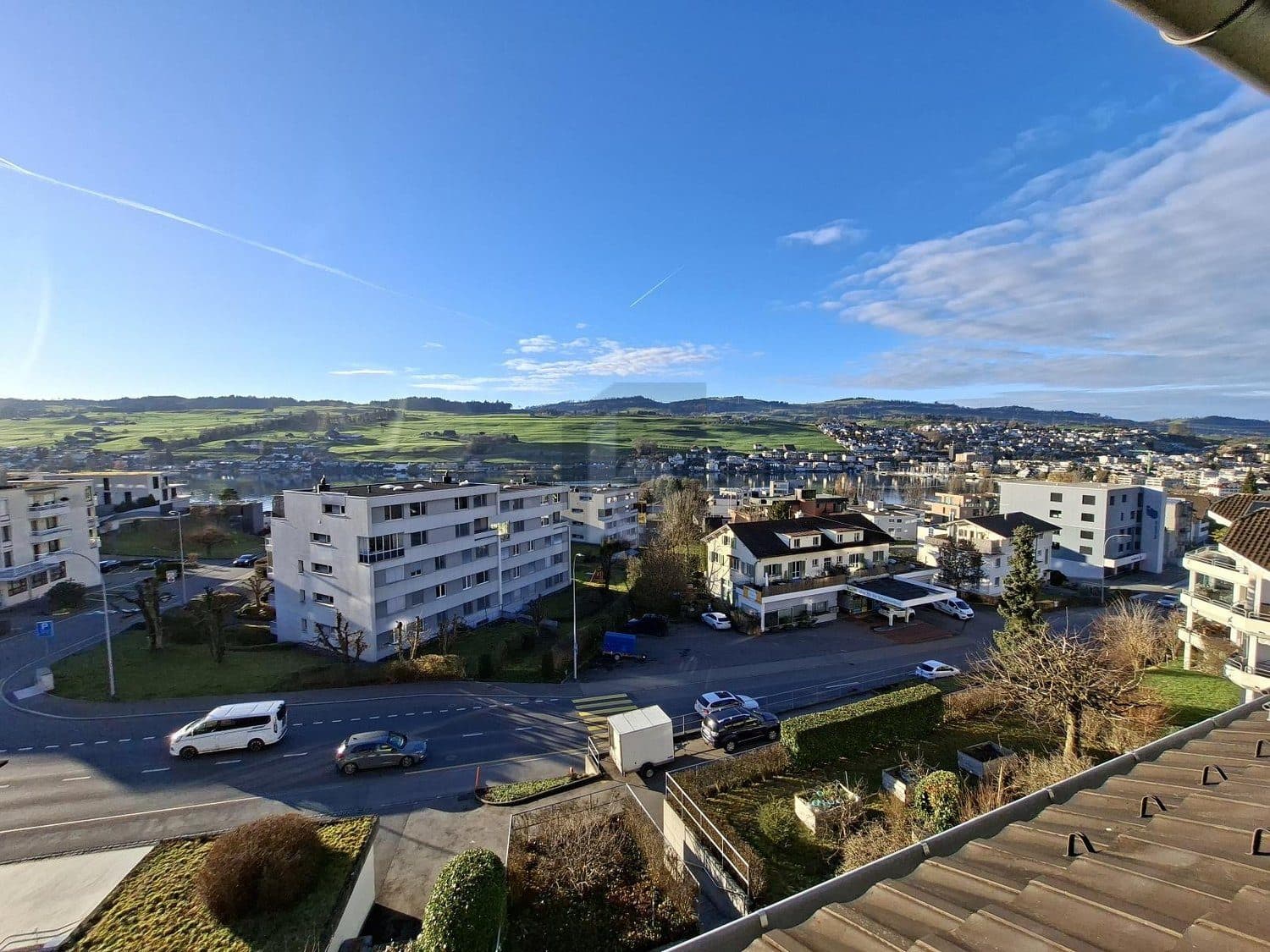 GROSSZÜGIG, ELEGANT MIT GEDEKTEM BALKON
