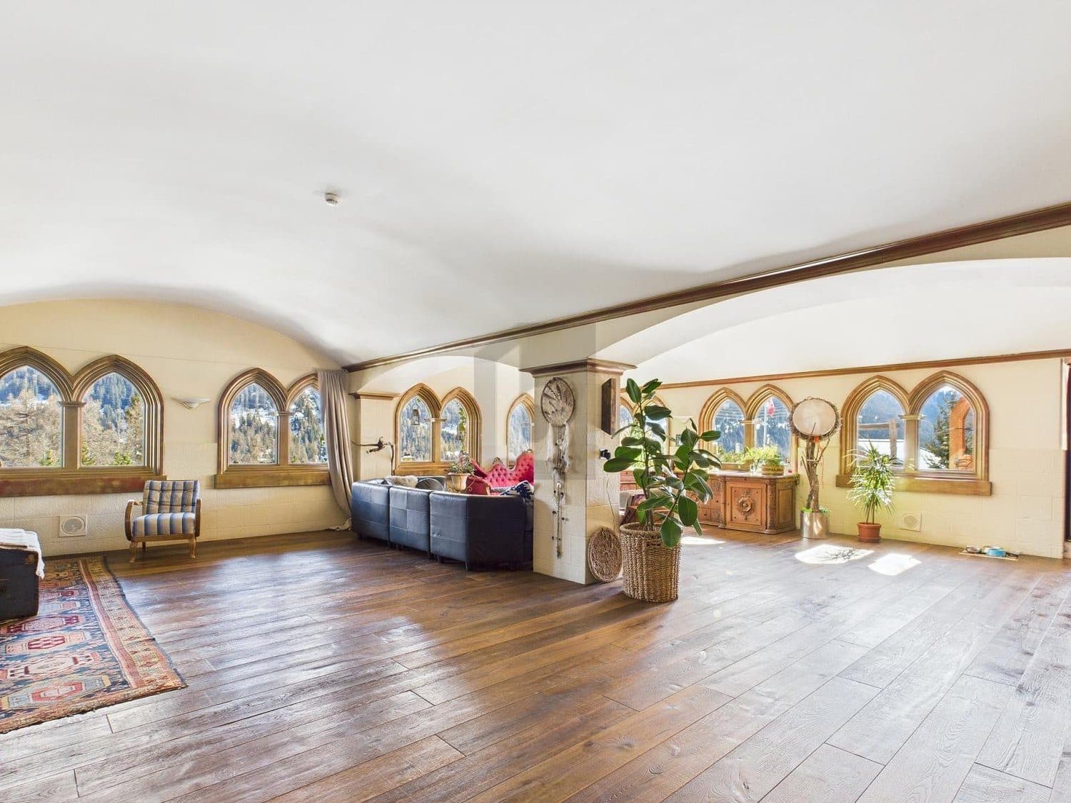 GROSSZÜGIG AN HERRLICHER UMGEBUNG