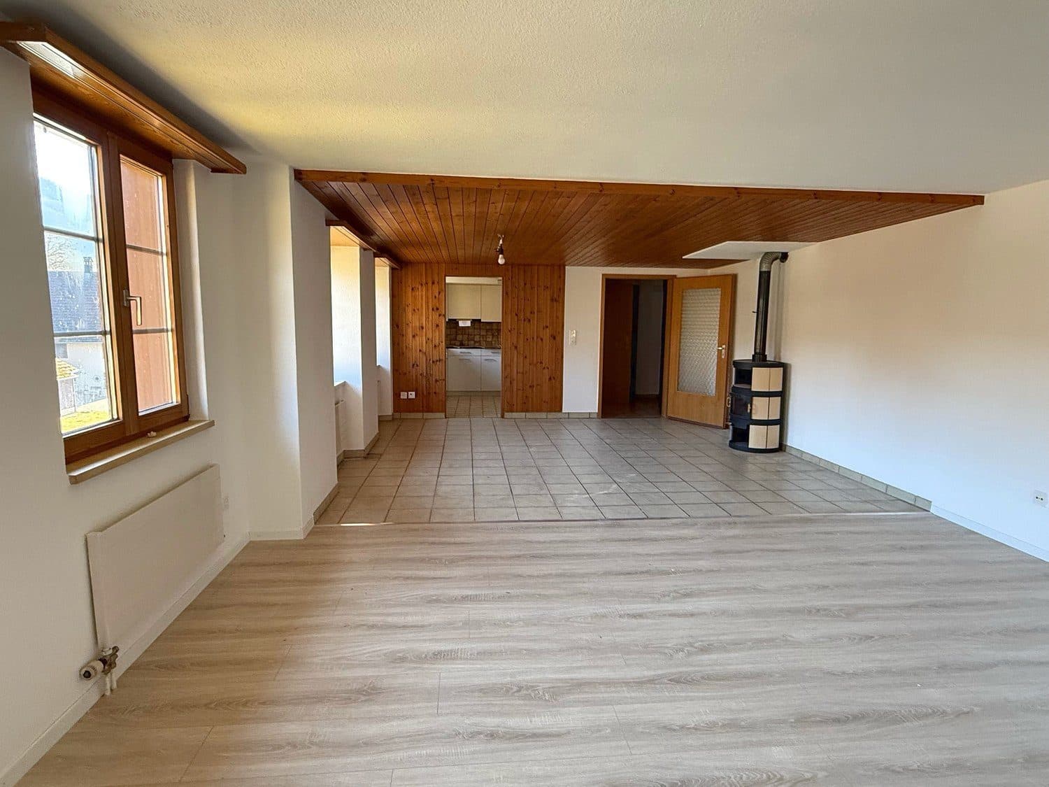 Modernisierte 4-Zimmer-Wohnung mit praktischem Parkplatz, Beggingen