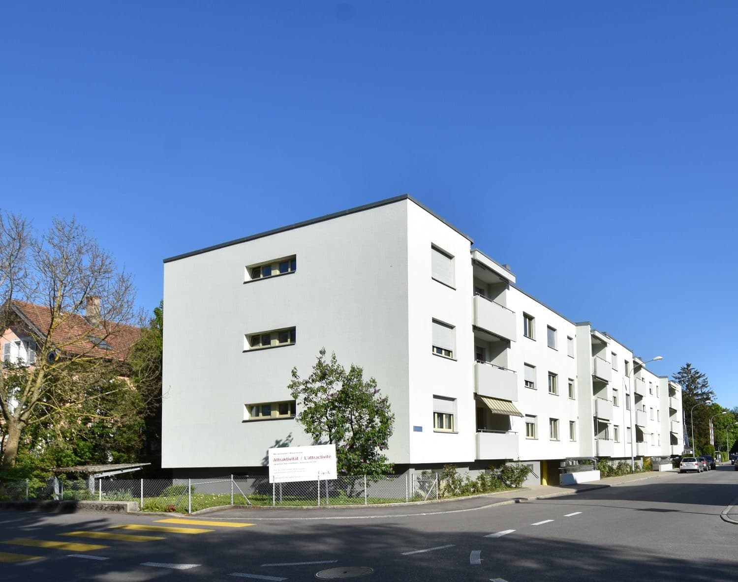 Bequem zu Fuss in die Stadt und an den See!