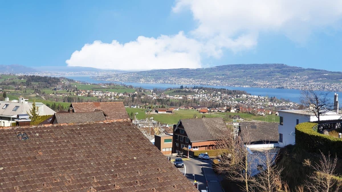 Attraktive Attika-Wohnung mit herrlichem Ausblick auf den Zürichsee in Schindellegi