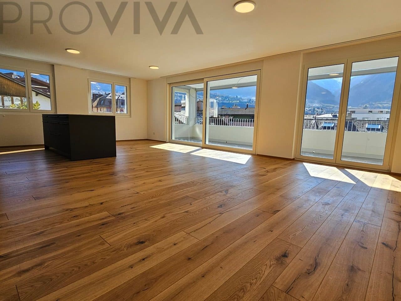 VIEL WOHNRAUM - GROSSE TERRASSE & FREIE AUSSICHT