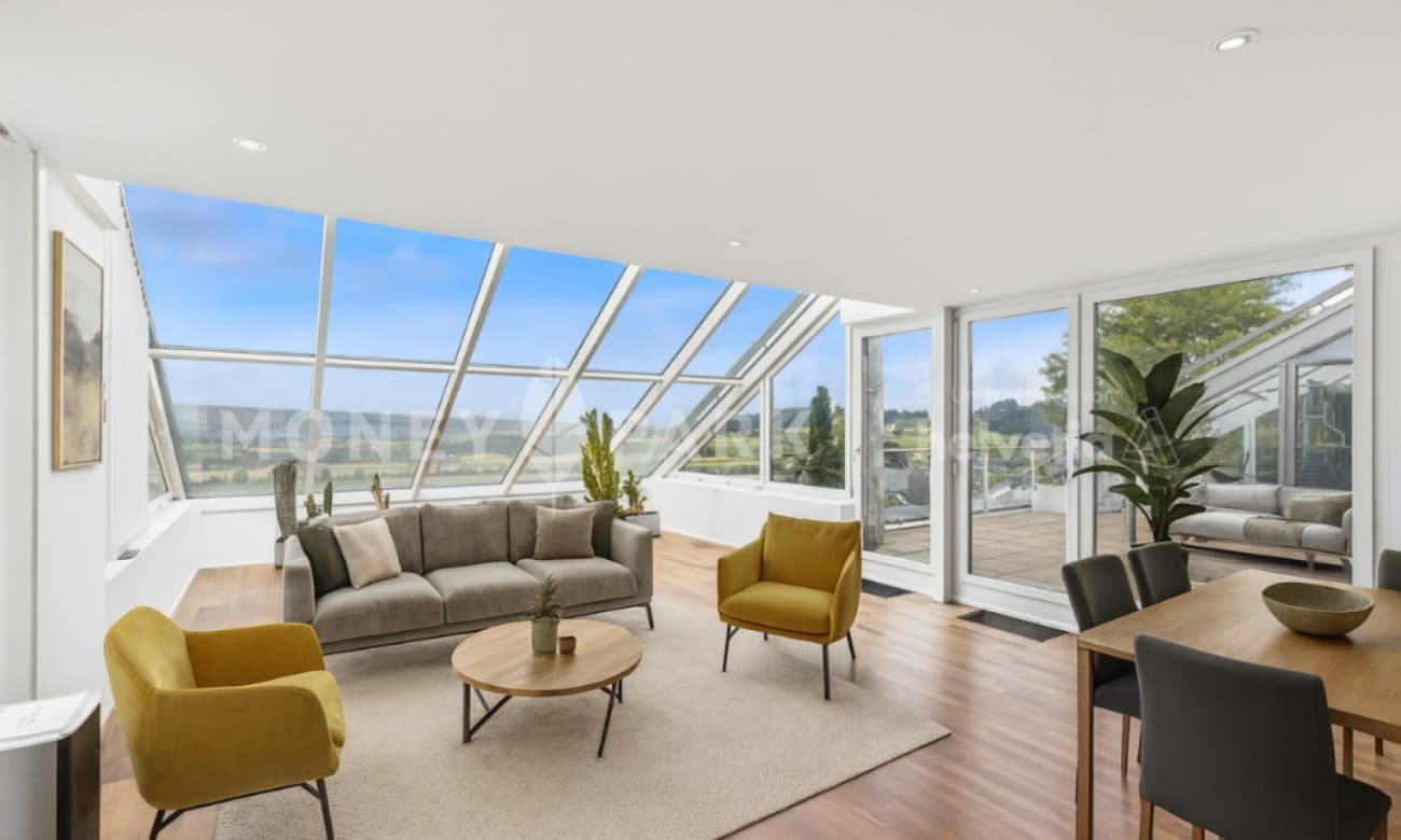 4.5-Zimmer-Terrassenwohnung mit herausragender Panoramasicht und Wintergarten