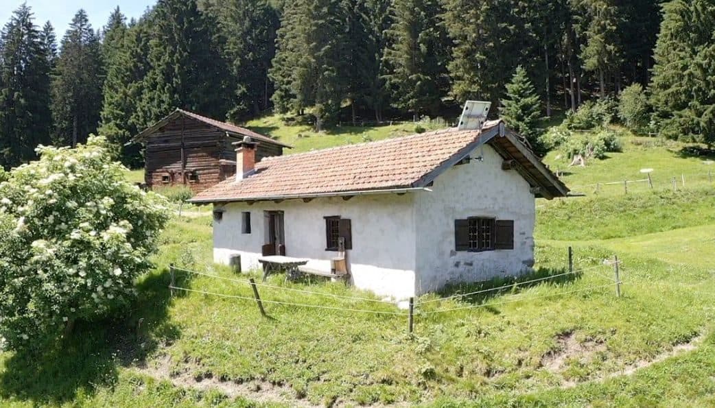 Maiensäss an ruhiger, idyllischer Lage mit Aussicht