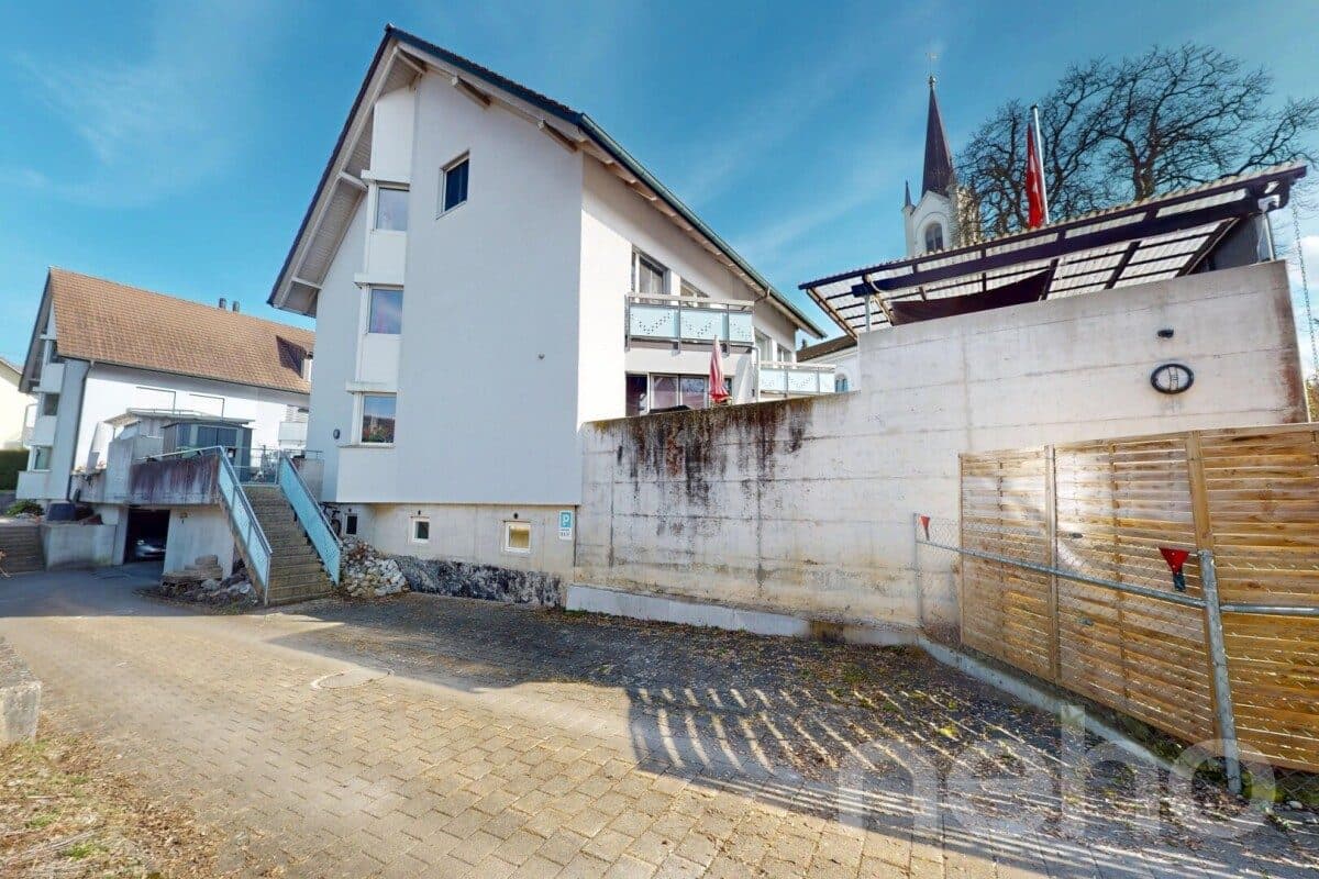 Grosszügige Doppelhaushälfte an ruhiger Lage in Märwil