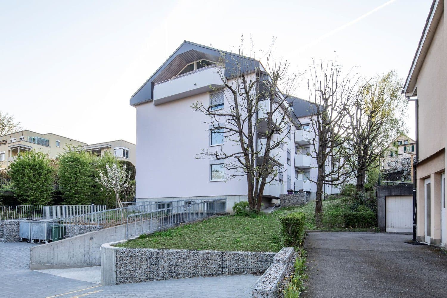 Helle, moderne  Wohnung am Schloss Binningen