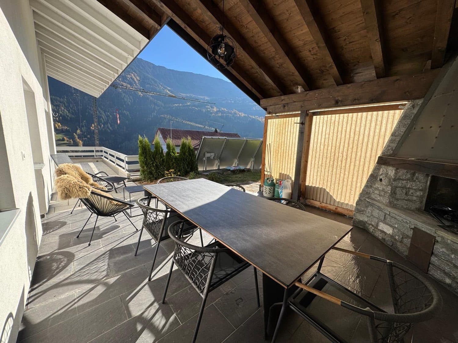 BUENDNER OBERLAND VOLL VERMIETETES DREIFAMILIENHAUS NAHE SKIGEBIETE