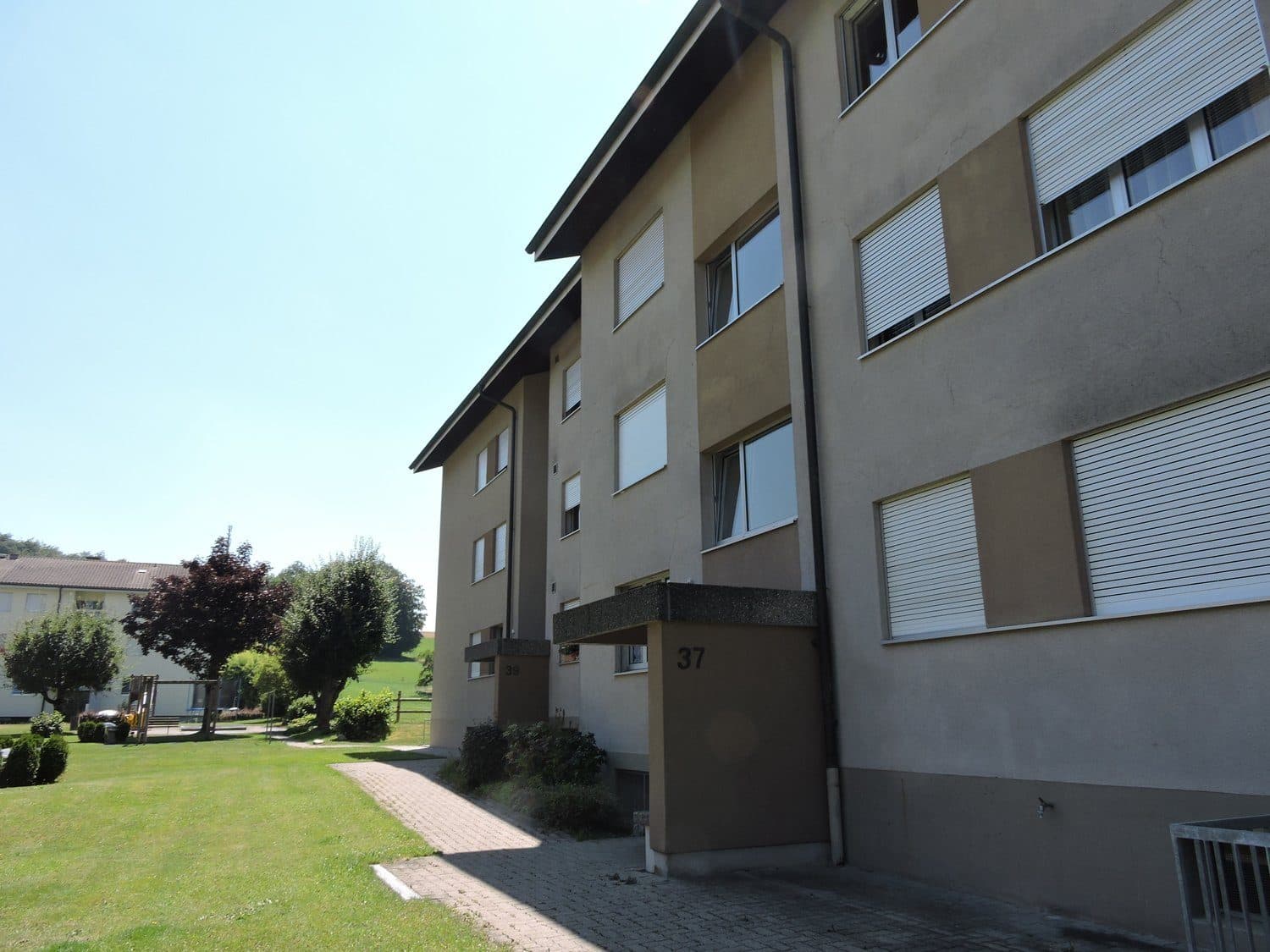 Hell, grosszügig und mitten im Grünen!