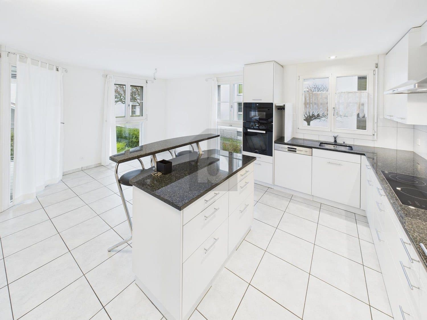 GROSSZÜGIG, HELL UND IM EIGENTUMSSTANDARD