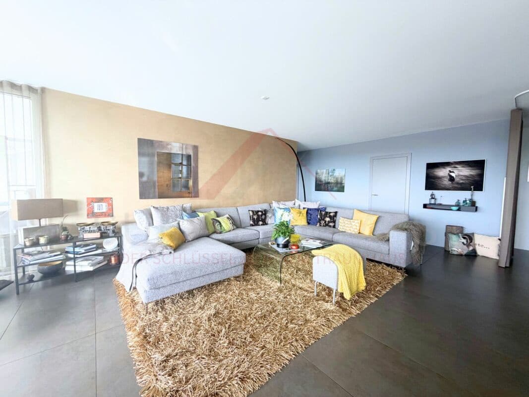 Moderne 4.5-Zimmer-Terrassenwohnung mit 165 m² Wohnfläche und ca. 100 m² Sonnenterrasse in Gampelen