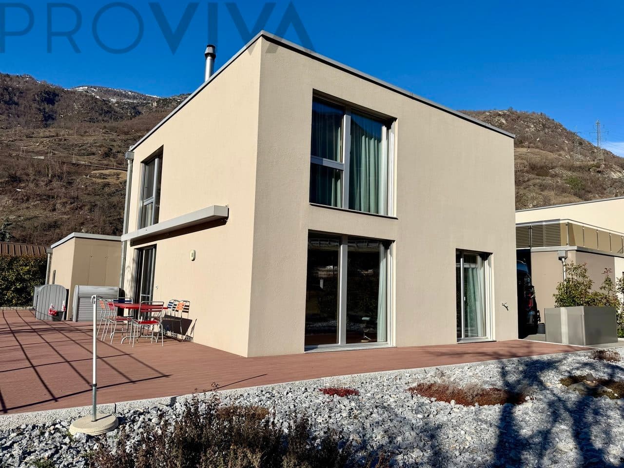 Exklusive Design-Villa mit Doppelgarage