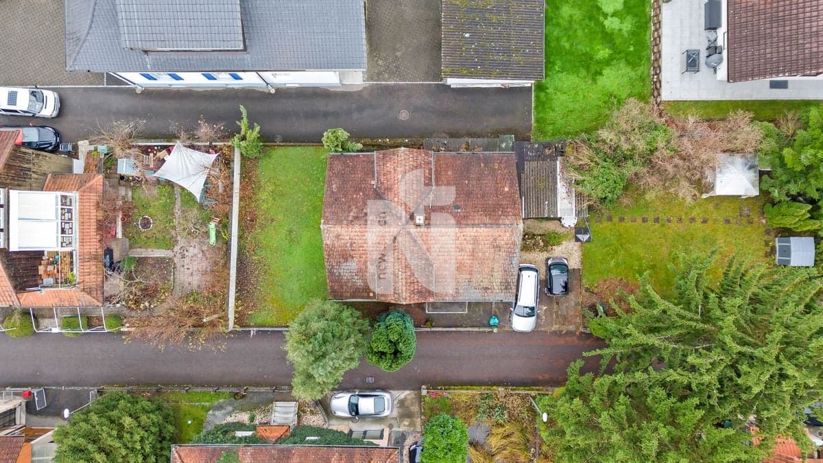 Ruhig, zentral, mit Schopf, grossem Garten und viel Potenzial