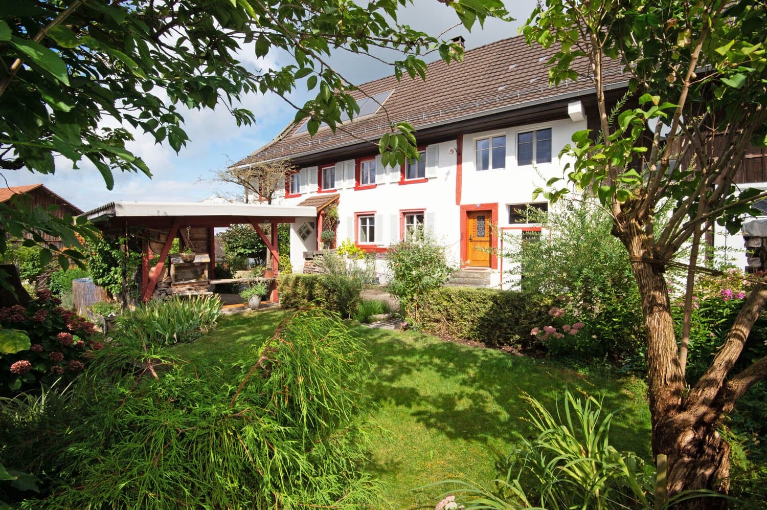 Liebevoll restaurierte Liegenschaft mit Estrich, Scheune und Ausbaupot