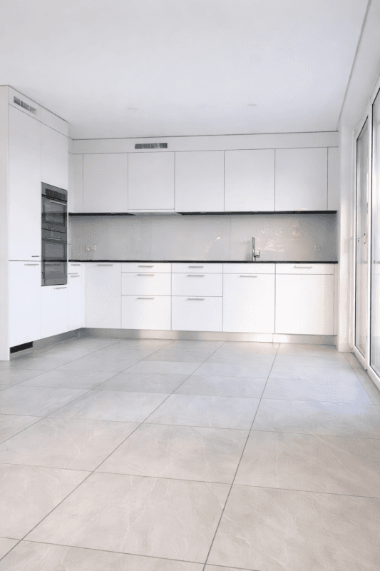 Moderne Attika-Wohnung über den Dächern von Oberwil