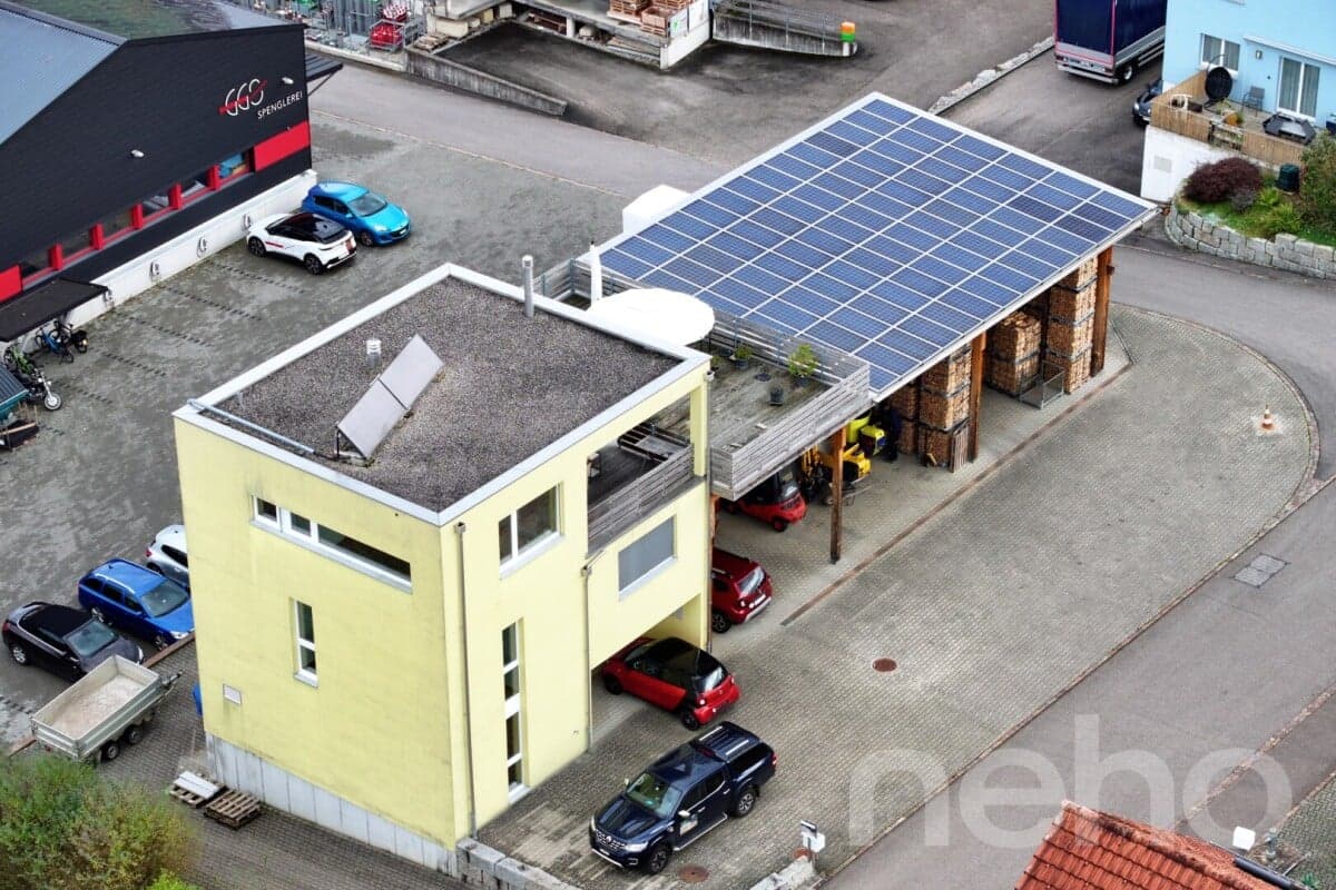 Einfamilienhaus mit Werkhalle und PV-Anlage in Gelterkinden
