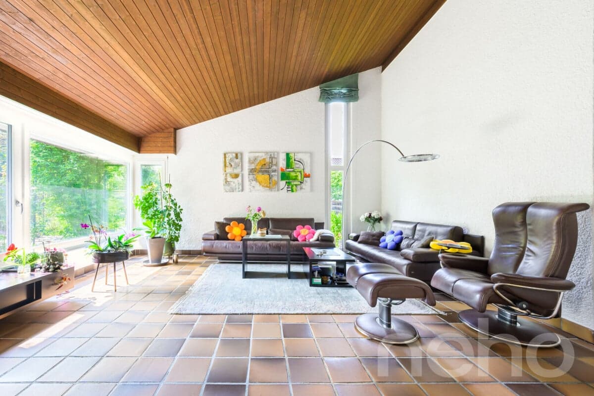 Exklusives EFH in Grabs mit Naturpool & Aussicht in Toplage