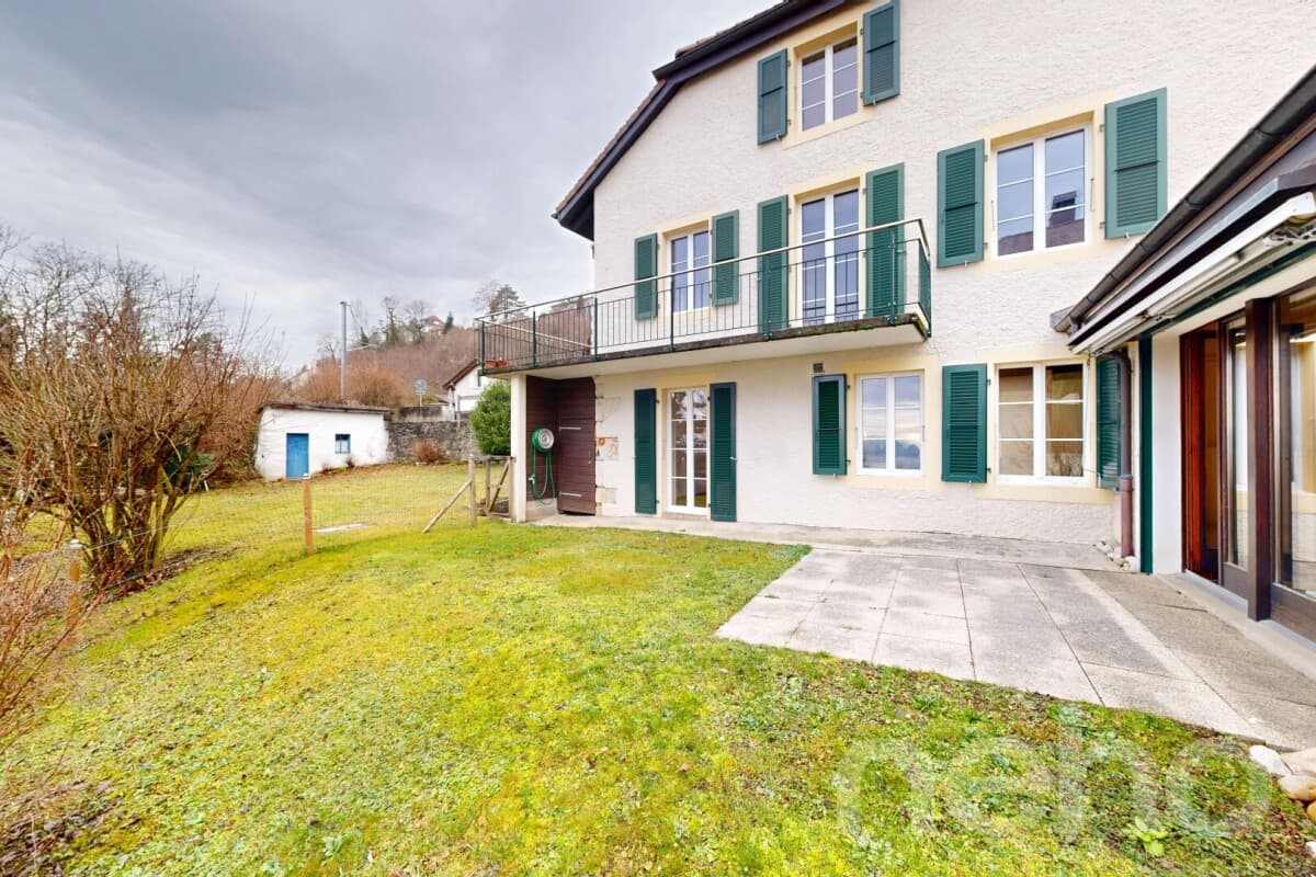 Detached house, quiet neighbourhood and lake view