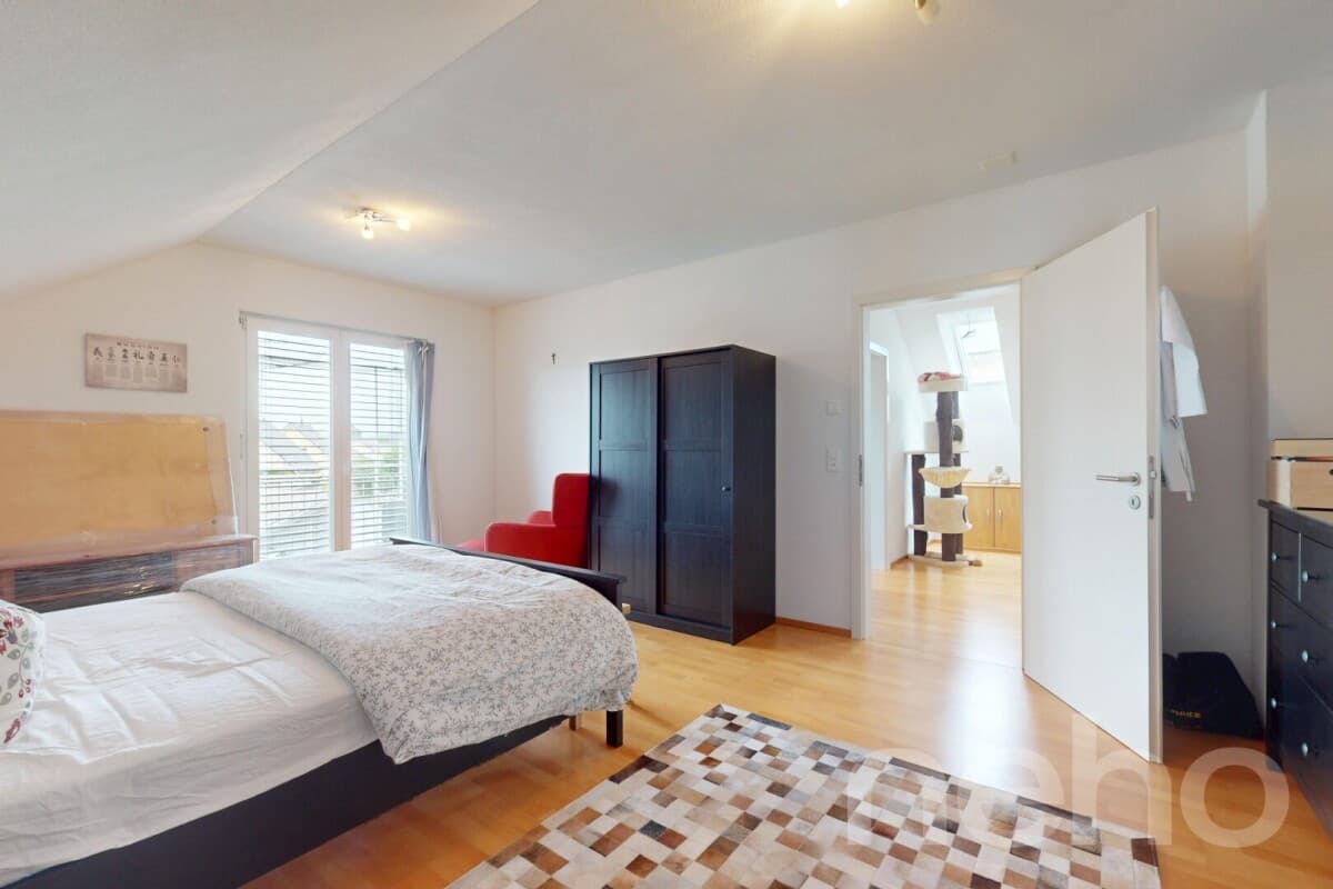 Lichtdurchflutetes 6.5-Zimmerhaus an ruhiger Lage mit viel Platz