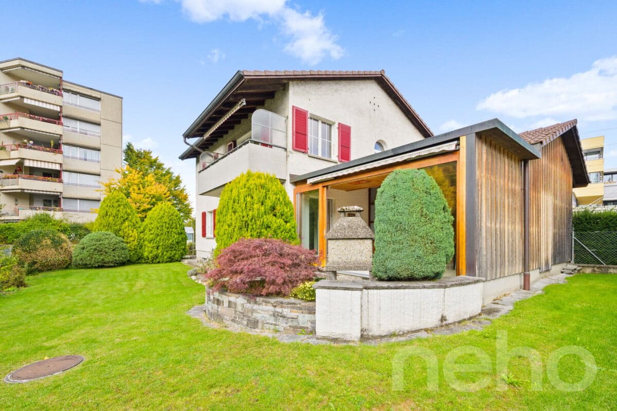 Freistehendes Einfamilienhaus mit Potenzial im Zentrum von Ittigen