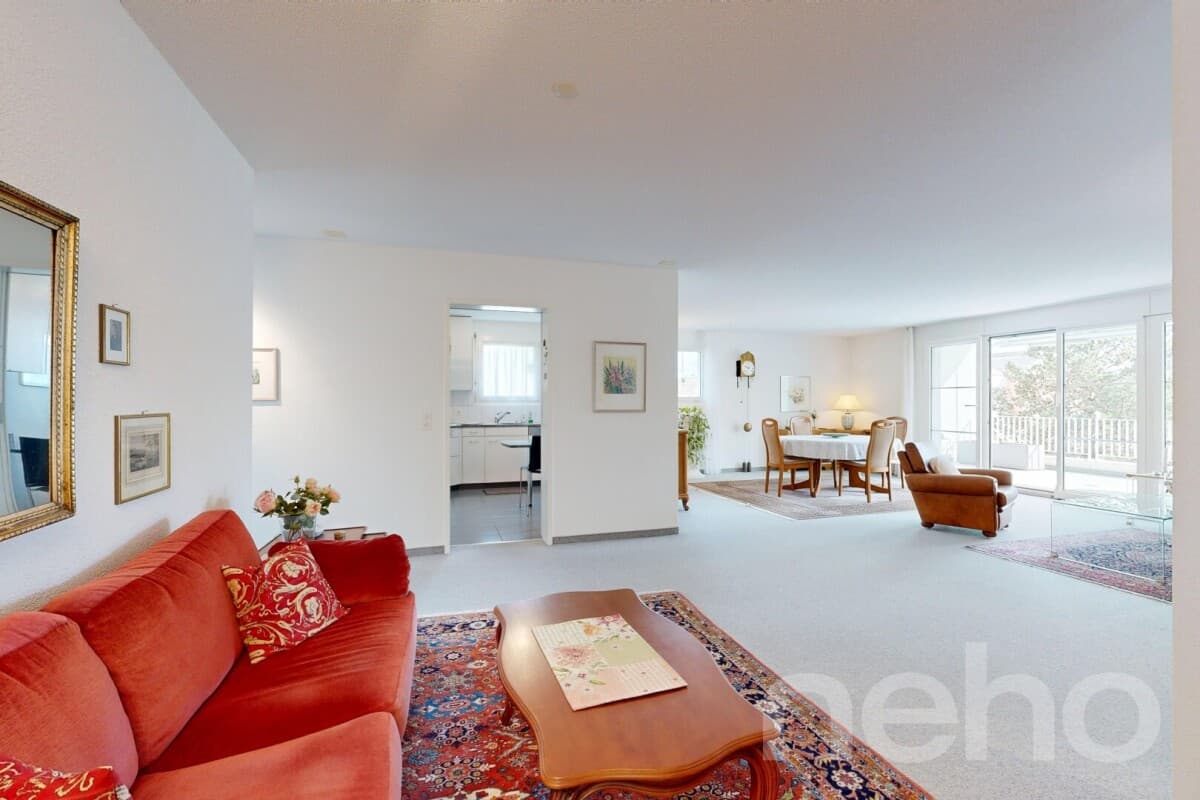 Grosszügige und helle Wohnung an top Lage