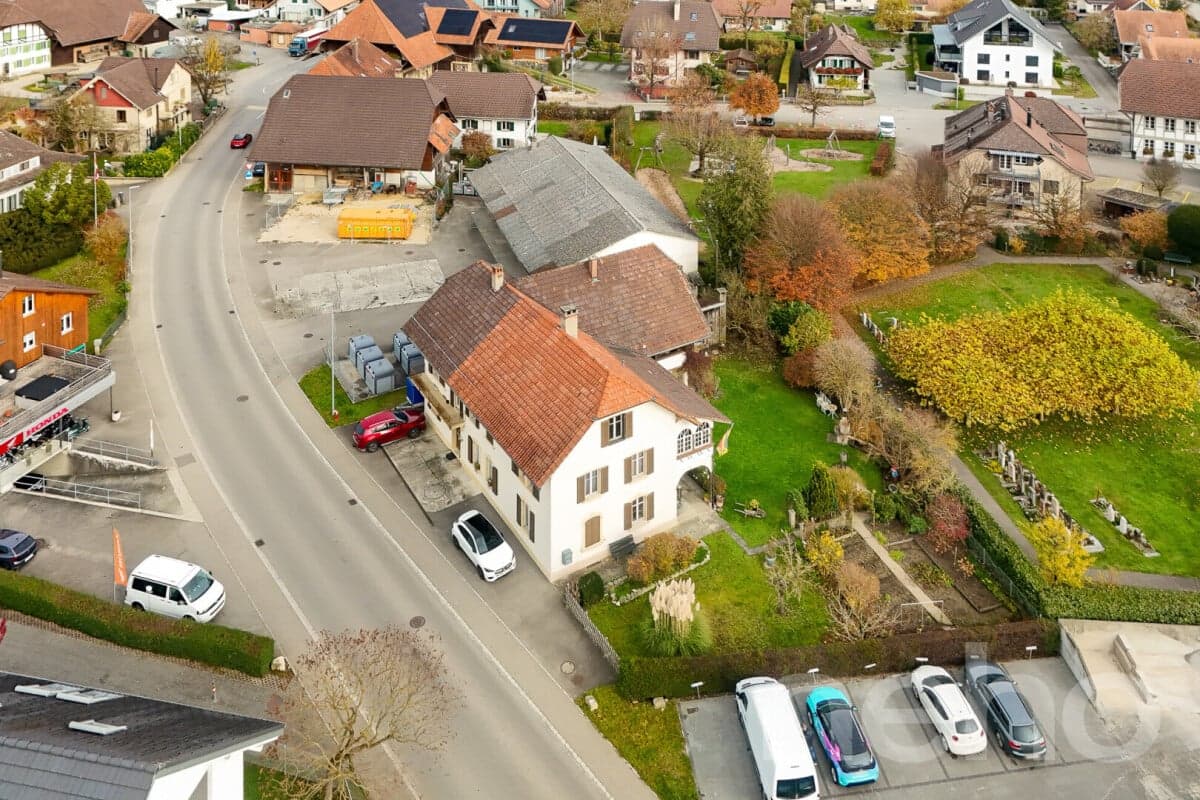 Charmantes Zweifamilienhaus mit Potenzial in Kappelen