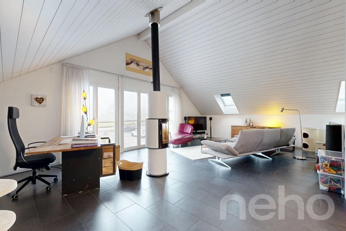 Moderne 2.5-Zimmer-Attikawohnung mit Terrasse und Weitsicht