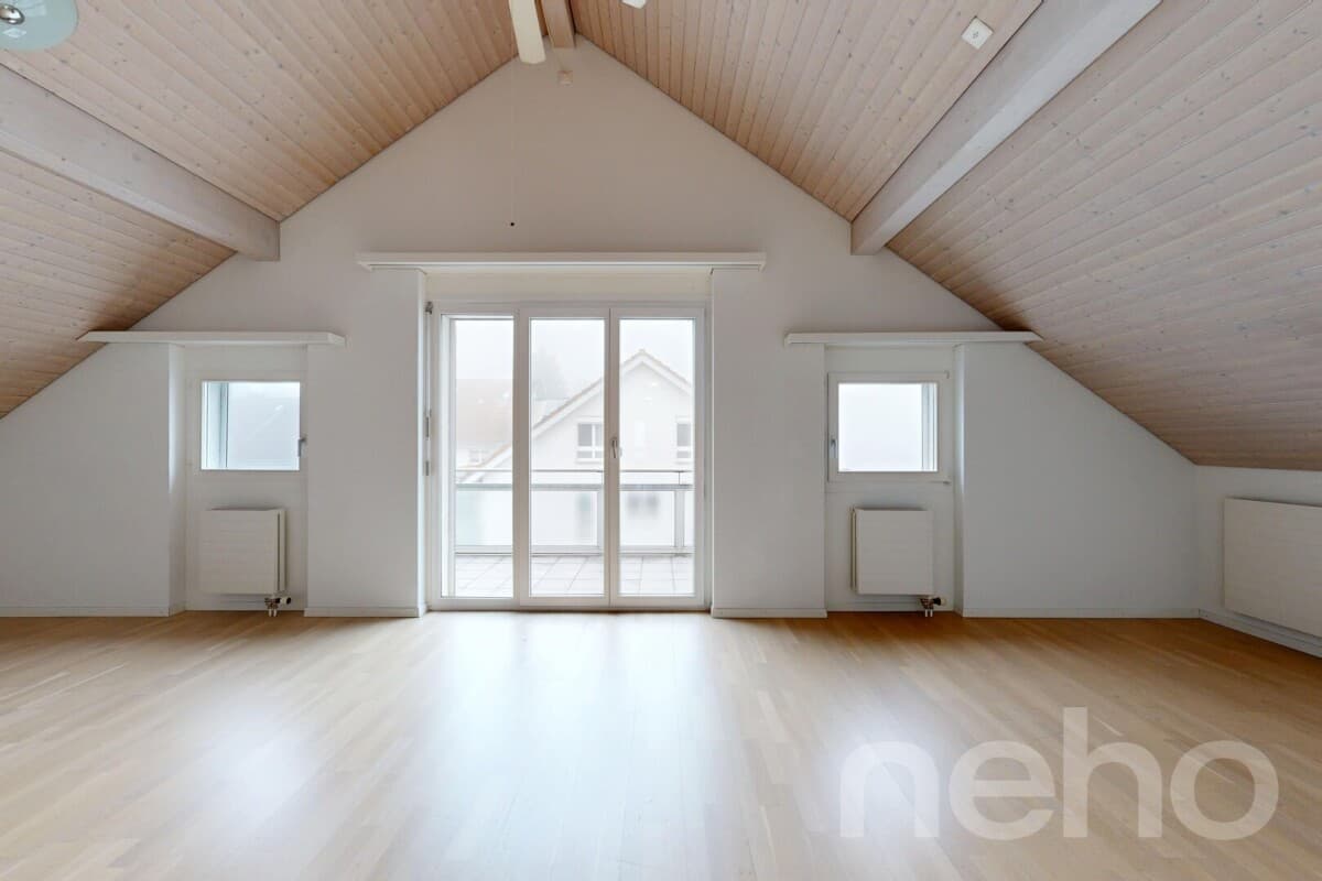 Grosszügige 3.5-Zimmer-Dachwohnung mit viel Licht und Raumhöhe