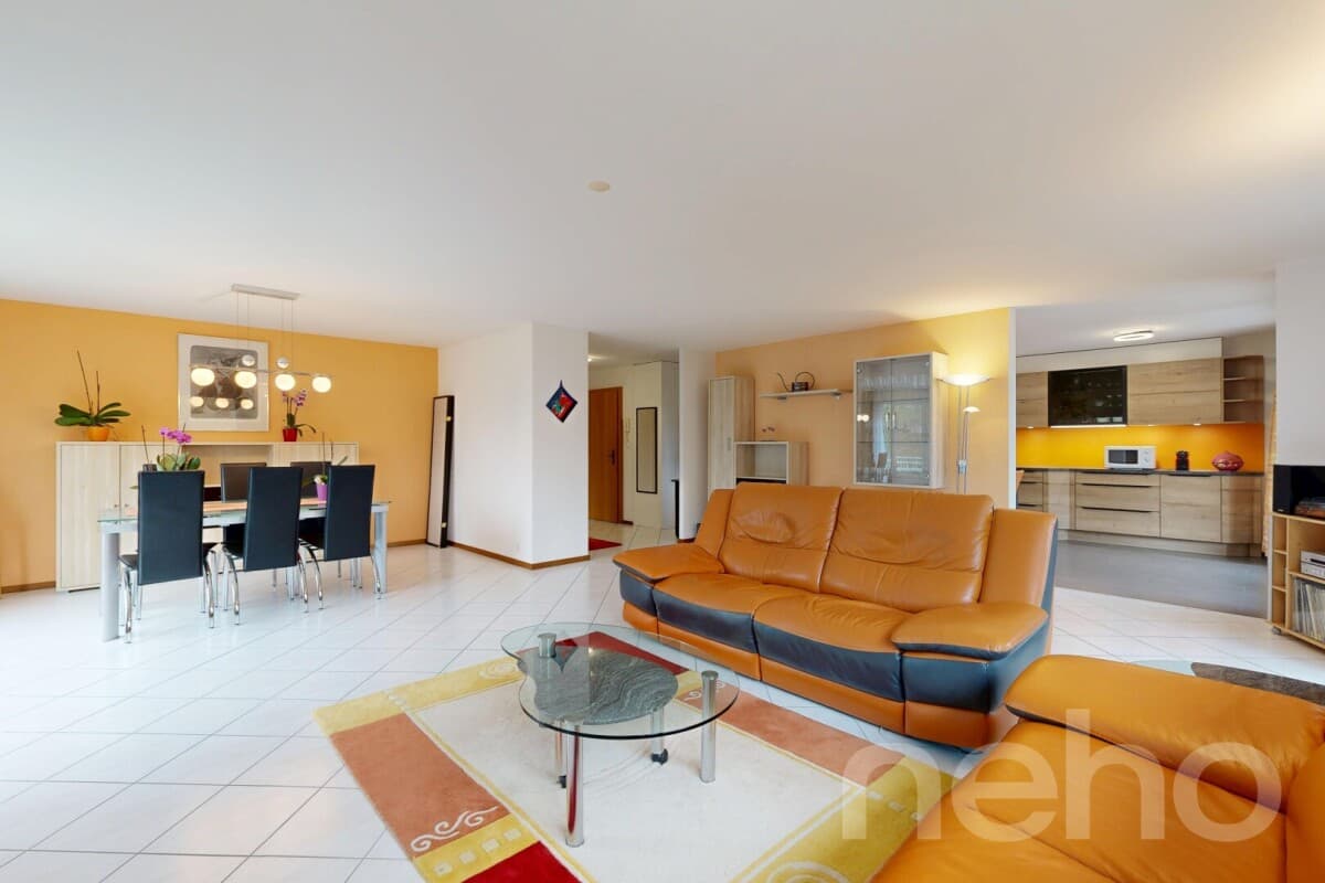 Appartement de 160 m², 5,5 pièces avec garage et vue dégagée au calme