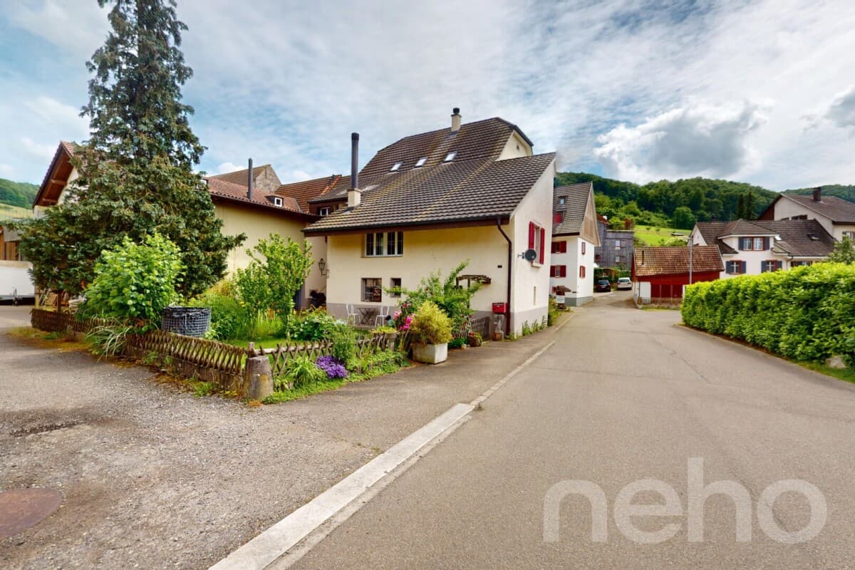 Grosszügiges Mehrgenerationenhaus mit viel Potenzial in Maisprach