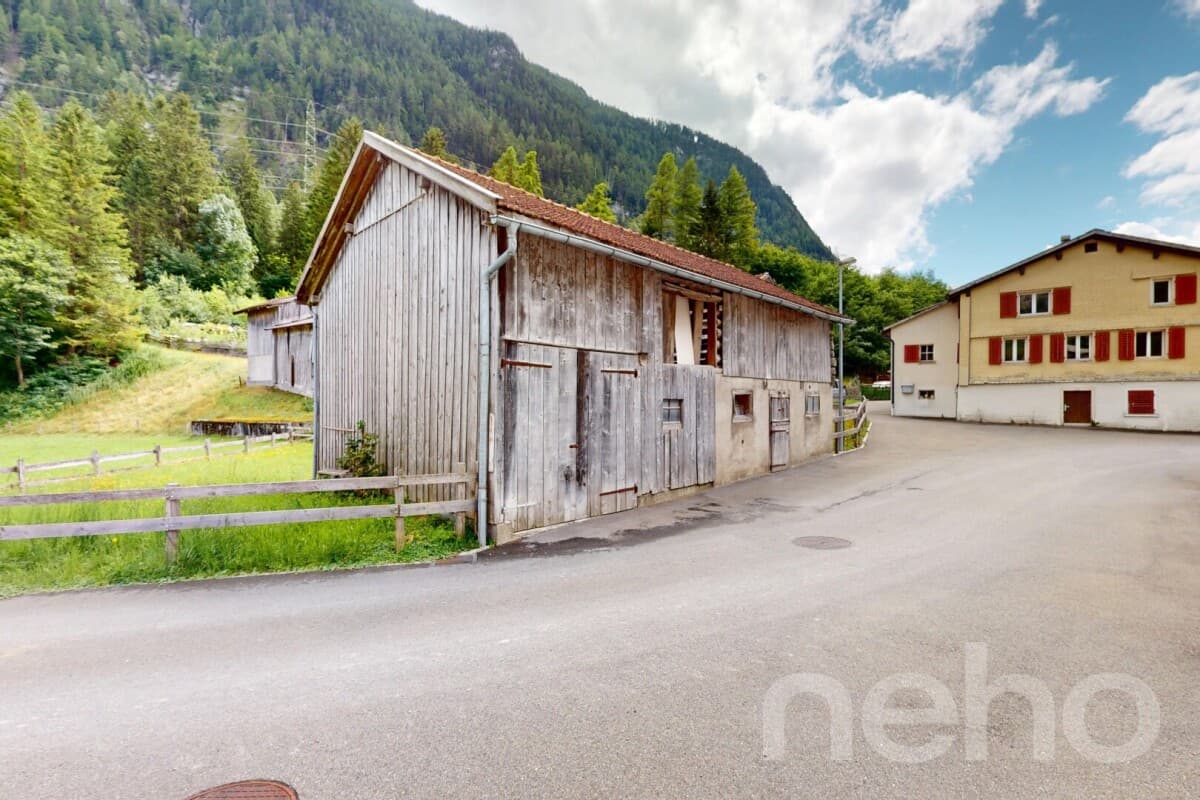 Haus mit Stall und 661 m² Grundstück in idyllischer Lage in Vättis SG