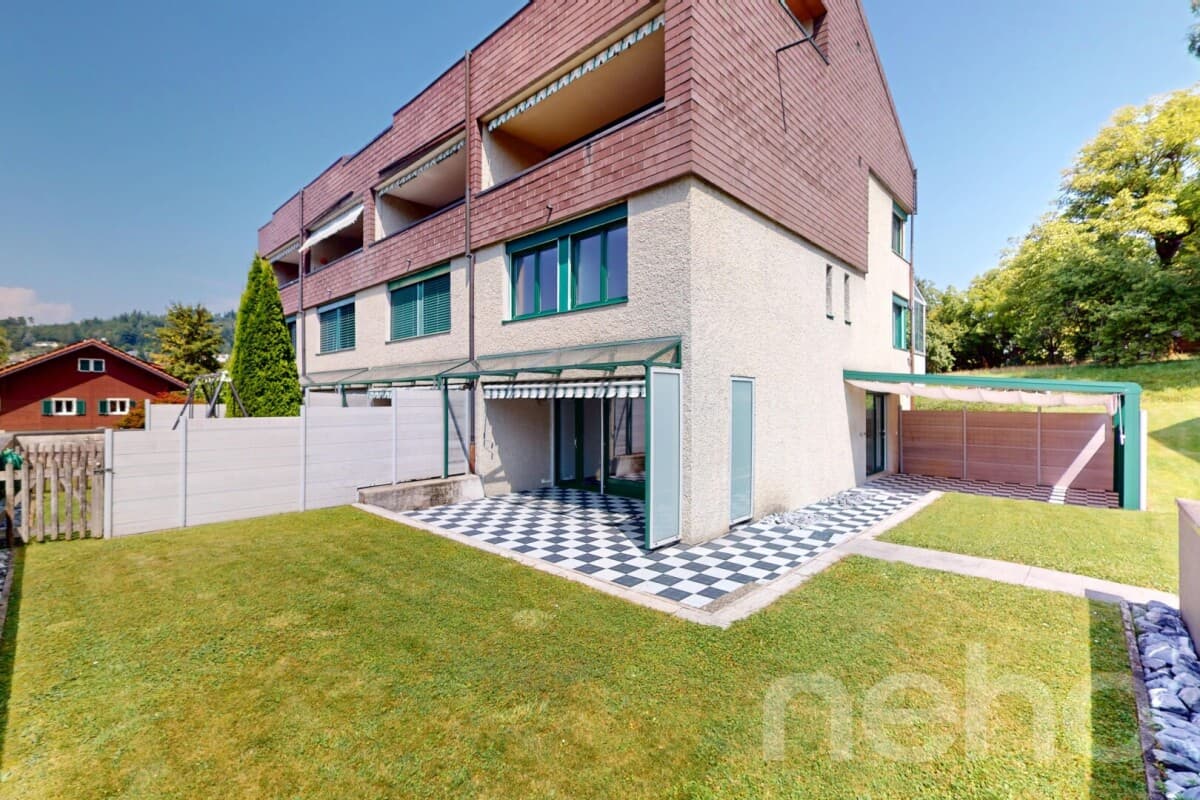 Moderne und renovierte Maisonette-Wohnung mit Gartensitzplatz