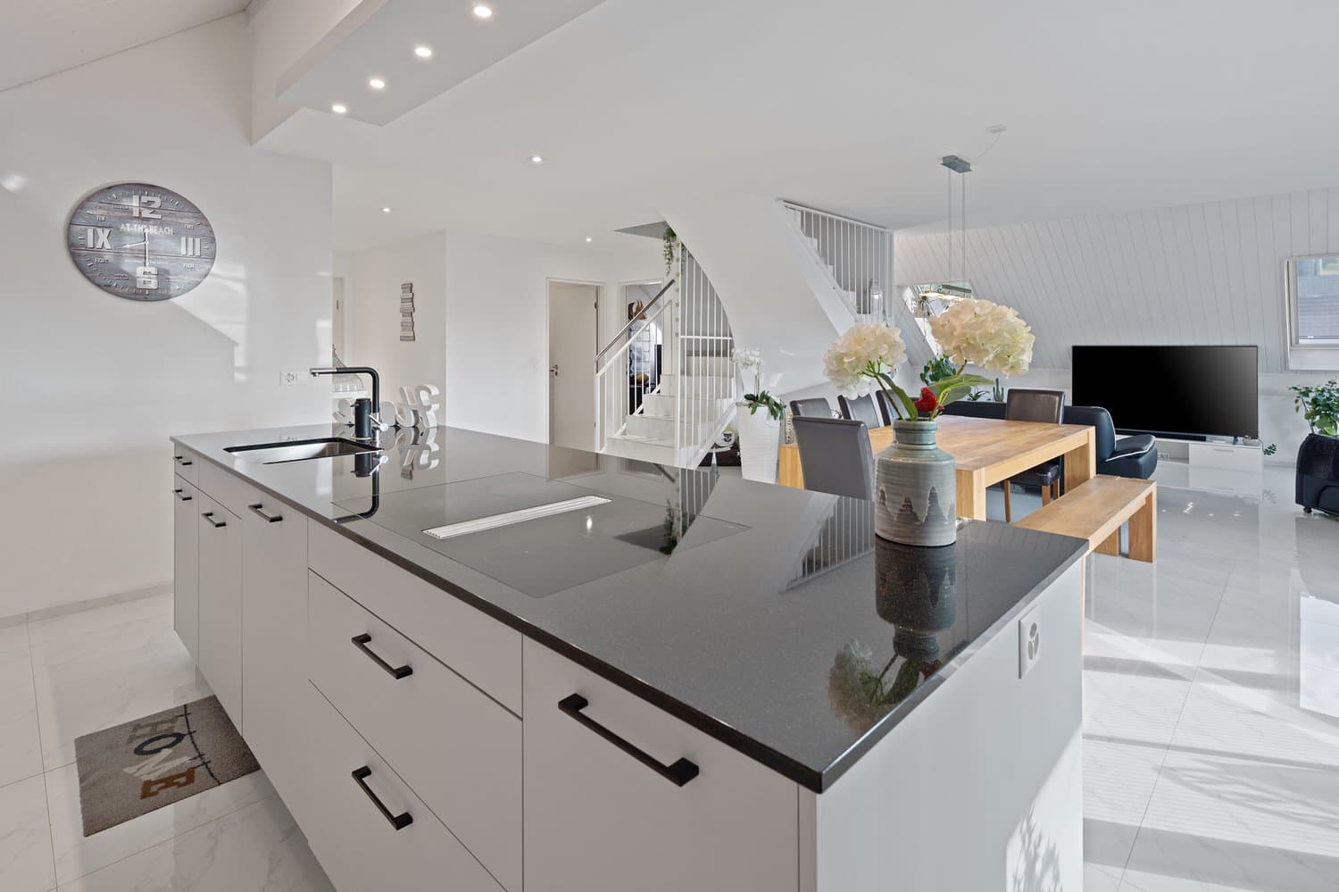 Elegant, grosszügig und neuwertig an zentraler Lage