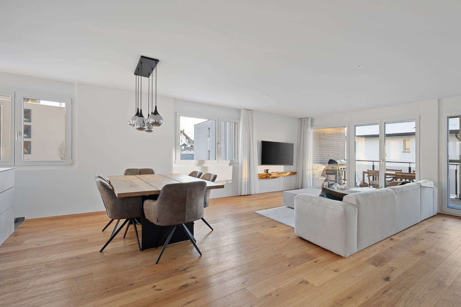 Teilseesicht mit zwei Loggias und modernem Ausbau