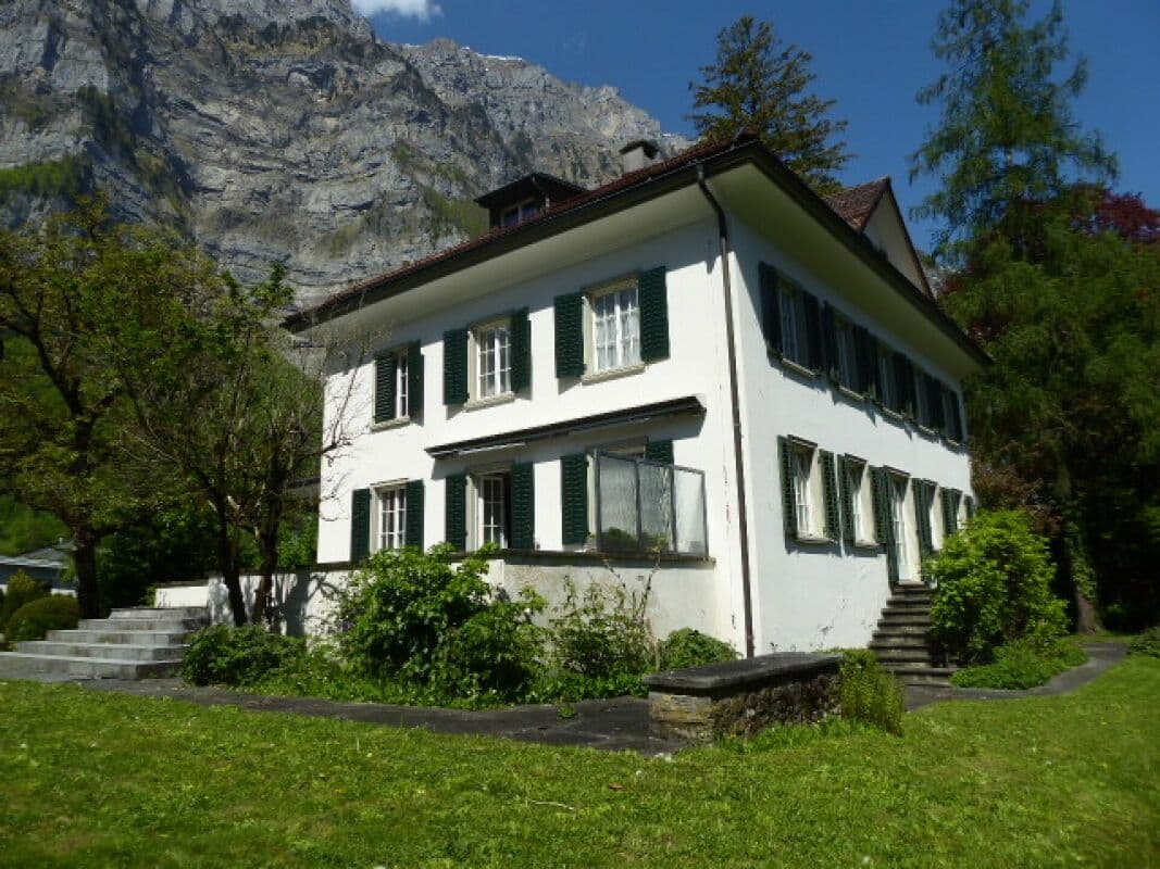 Herrschaftliche 9-Zimmer-Villa mit Parkanlage und Baulandreserve