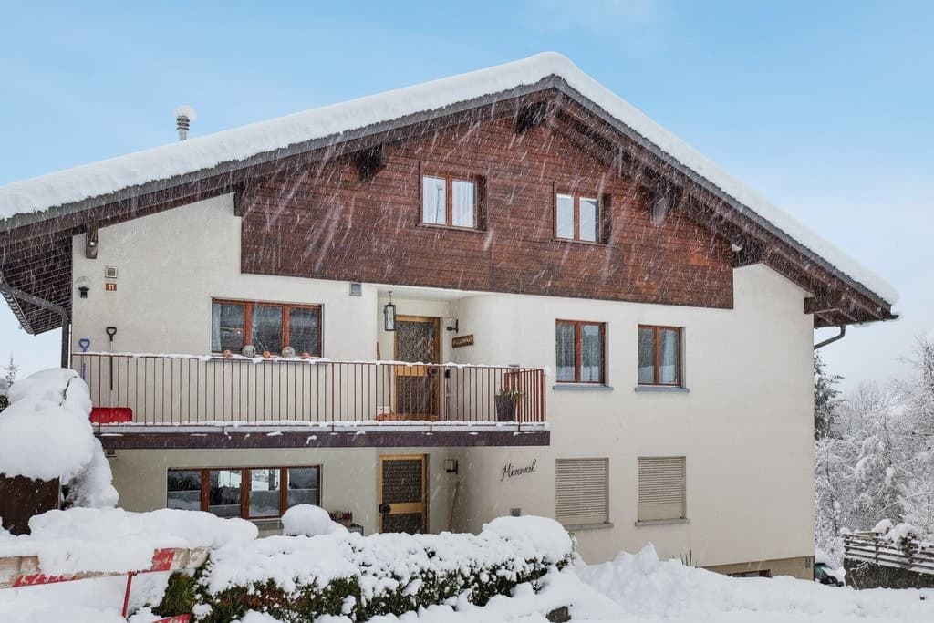 Grosszügige Wohnung und sehr viel Stauraum. Mietzins inkl. Nebenkosten