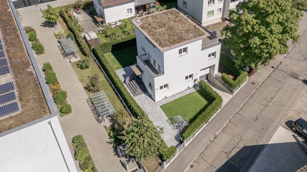 Luxuriöses 6.5-Zimmer-Einfamilienhaus mit Hobbyraum und Garage